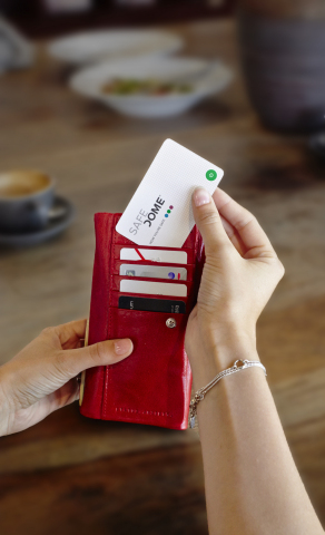 Safedome is the first product to securely pair a credit card-sized hardware device that fits into a consumer's wallet with a smartphone, creating a fraud solution that's integrated with the cloud. The Safedome app proactively alarms the consumer in the event that its pre-set area is breached and the connection between the Safedome card and smartphone is ever broken. (Photo: Business Wire)