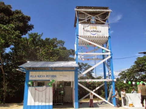 By the end of 2013, SolarWorld, WMI and Rotary installed 25 solar-powered, water-purification systems in Africa, Latin America and the Caribbean, including this one in Nueva Reforma, Peru. (Photo: Business Wire)