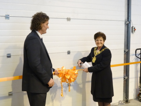 Andrew Strath, the Group Managing Director of Dun-Bri Group with the Mayor of Wakefield, Janet Holmes pictured during the ribbon cutting. (Photo: Business Wire)