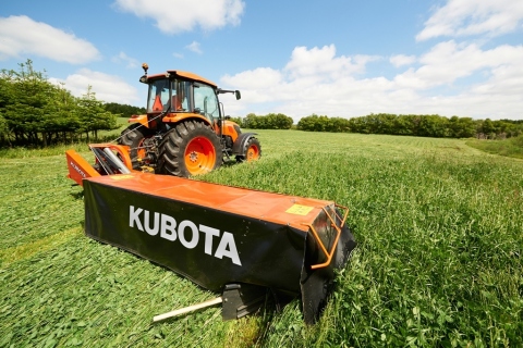 Kubota introduces the DM1000 and DM2000-Series side-mounted disc mowers with a working width ranging from 5'6" up to 10'6". A fully-welded cutterbar with overlapping C-channels sets Kubota disc mowers apart. (Photo: Business Wire)