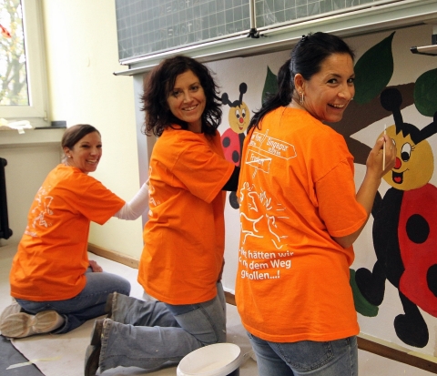 Around the world, Celanese employees volunteer their time and talents to the organizations and the communities where we live and work. (Photo: Business Wire)