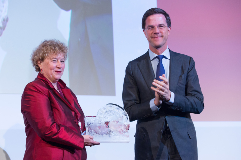 Laura Van 't Veer, Ph.D., is congratulated Monday by Netherlands Prime Minister Mark Rutte, during EU ceremonies in Brussels honoring Dr. Van 't Veer as one of Europe's top women innovators. The award recognizes her groundbreaking molecular diagnostics work and her invention of the MammaPrint test to definitively determine a breast cancer patient's risk of a disease recurrence. (Photo: Business Wire)




