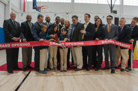 New York City's YMCA CEO Jack Lund cuts the ribbon on the new Rockaway YMCA at Arverne by the Sea with community leaders and kids from P.S. 197 (Photo: Business Wire)