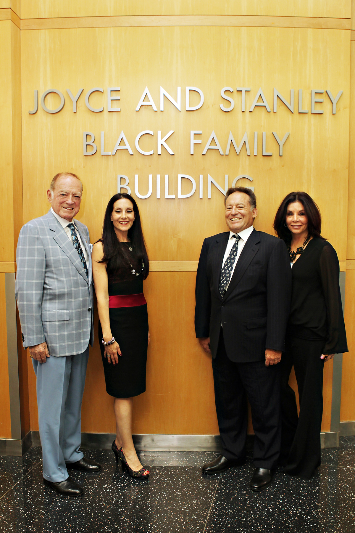 Children's Hospital Los Angeles Unveils the Joyce and Stanley Black Family  Building