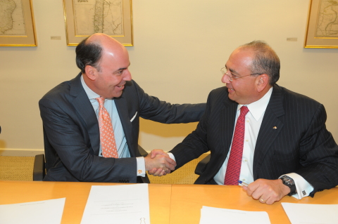 From left to right: Francisco Aristeguieta - CEO Citi Latinoamérica and Camilo Atala - President, Grupo Financiero Ficohsa. (Photo: Business Wire)