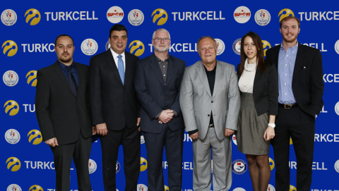 Koray Ozturkler, Chief Corporate Affairs Officer at Turkcell; Bob Bowman, Chief Advisor of Turkish National Swimming Federation; Ahmet Bozdogan, President of Turkish Swimming Federation (Photo: Business Wire)