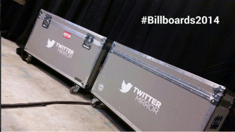 Twitter Mirror: Twitter will provide an inside look at the backstage and press room areas with autograph mirrors, where winners will create special content dedicated to @LatinBillboards fans. #Billboards2014 (Photo: Business Wire)


