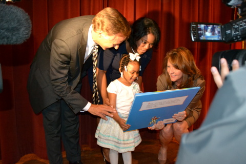 Tennessee Governor Bill Haslam and First Lady Crissy Haslam present 'The Little Engine that Could,' the 20 millionth book of Tennessee's Imagination Library to 3-year-old Tamera Tynes and her mother Cierra Tynes, at the program's tenth anniversary celebration in Memphis. (Photo: Business Wire)