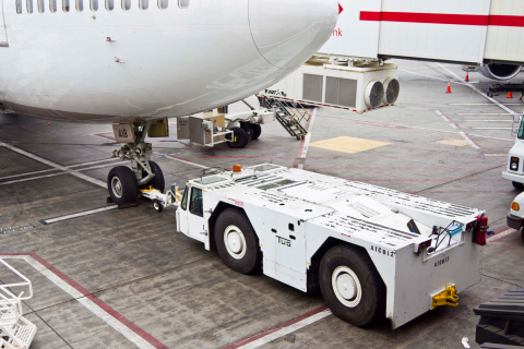 A TUG Technologies Corporation GT110 pushback prepares to move an airliner. (Photo: Business Wire)

