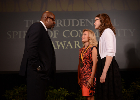 Academy Award-winning actor Forest Whitaker congratulates Ashten Vincent, 17, of Edmond (center) and Katherine Prior, 13, of Oklahoma City (right) on being named Oklahoma's top two youth volunteers for 2014 by The Prudential Spirit of Community Awards. Ashten and Katherine were honored at a ceremony on Sunday, May 4 at the Smithsonian's National Museum of Natural History, where they each received a $1,000 award. (Photo: Business Wire)