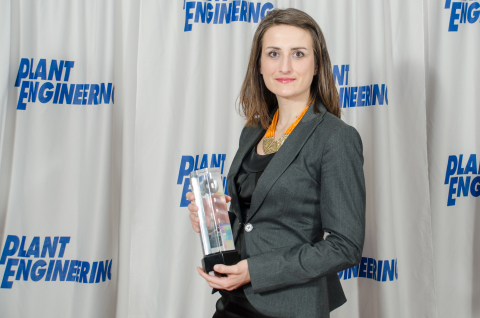 Eva Jelezova accepts Littelfuse Product of the Year Award (Photo: Business Wire)

