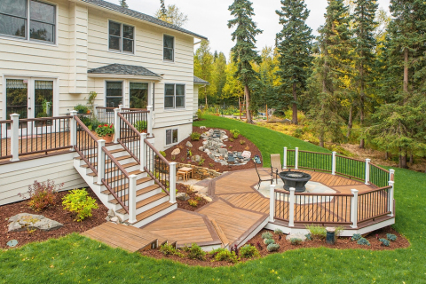 Last year's winning deck, submitted by Jeannine Jabaay, of Treeline Construction in Anchorage, Alaska. (Photo: Business Wire)