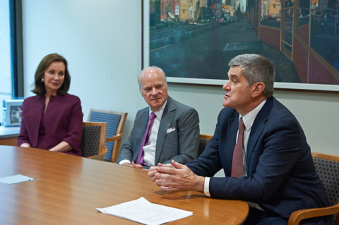 (left to right) Marie-Josée Kravis, Chair of the Board of the Sloan Kettering Institute; Henry R. Kravis, investor and philanthropist; Craig Thompson, MD, Memorial Sloan Kettering Cancer Center President and CEO (Photo: Business Wire)