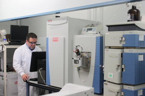 Mass Spectrometry Specialist Rory Mumford using the new machine. (Photo: Business Wire)