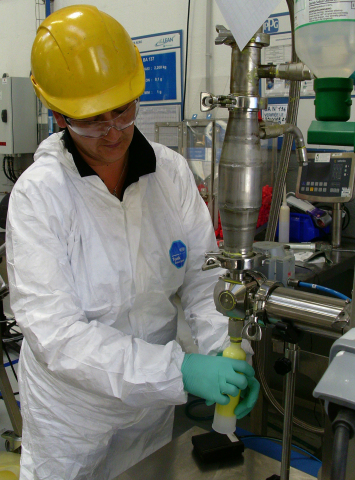 VALUE-ADDED PACKAGING – Operator Severine Duprey fills a cartridge with sealant in the new repackaging cell at PPG Industries’ (NYSE:PPG) Gonfreville, France, coatings plant and aerospace application support center. Cartridges enable accurate and efficient application of materials, and they are among the many configurations available with SEMCO(R) packaging and application systems. (Photo: Business Wire)