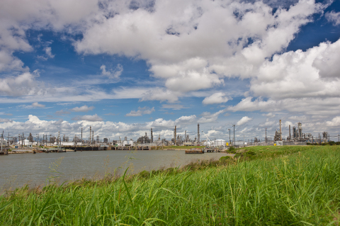 Dow Texas Operations in Freeport is the Company's largest integrated manufacturing site worldwide and the largest chemical complex in North America with more than 4,200 employees and 3,800 contracts on site daily. (Photo: Business Wire)