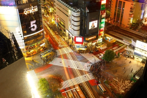 渋谷スクランブル交差点 夜 （写真：東急電鉄）