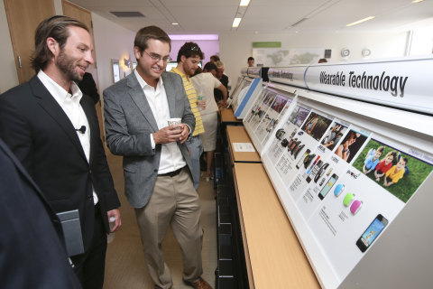 Staples Connect and wearable technology displays will be rolling out to 500 Staples' retail locations across the United States in mid July. (Photo: Business Wire)