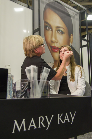 A Mary Kay Independent Beauty Consultant attends the product demonstration expo at the beauty company's annual Seminar held in Dallas. The convention provides education about the company's newest product offerings. (Photo: Business Wire)