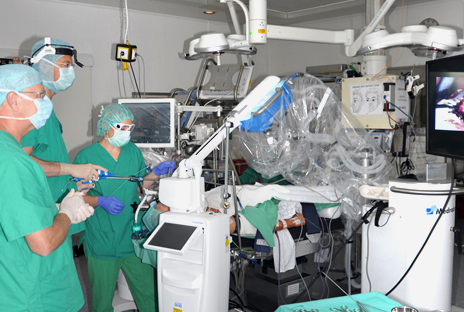 Professor Lang and Dr. Hasskamp performing cancer surgery with the Flex(R) System, a first of its kind flexible robot system. (Photo: Business Wire)