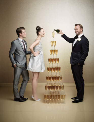 Macy's teams up with lifestyle expert Clinton Kelly to offer new resources for brides and grooms-to-be via macys.com/weddingswithclintonkelly (Photo: Business Wire)

