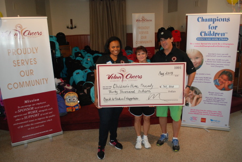 John Wittig, EVP, General Manager of Southern Wine & Spirits of Florida and Kimberley Spence present VolunCheers donation to the Children’s Home Society of Florida Executive Director of Intercoastal and Southwest Divisions, Rebecca McGuire. (Photo: Business Wire)