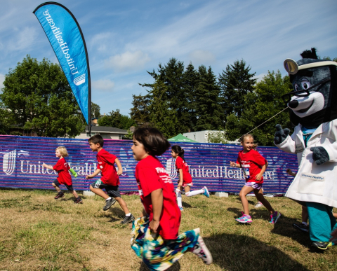 Seattle area youth jump to a fast start with UnitedHealthcare’s Dr. Health E. Hound at the beginning of the UnitedHealthcare IRONKIDS Seattle Fun Run, which took place in Genesee Park on Saturday, August 16. (Photo Source: Trig Jones)