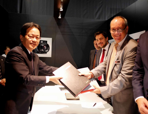 Panasonic and Leica Camera Expand Partnership Agreement in the Digital Camera Sector (photo left) Yo ... 
