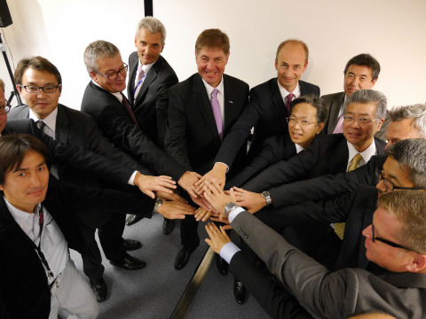 Dr. Steger (5th from the left) with all key management from the newly formed company respectively from Panasonic Electric Works, Panasonic Automotive Sales Europe and Manufacturing Czech, Panasonic Industrial Devices and from Sanyo Components Europe. (Photo: Business Wire)