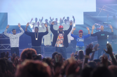 Common pays tribute to Mike Brown and welcomes Mike Brown's parents on stage. Photo Credit: Getty Images