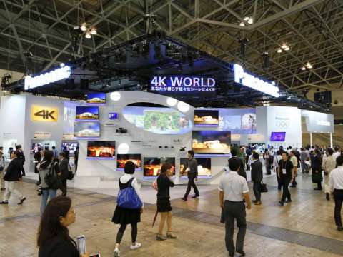 CEATEC JAPAN 2014 ライフ＆ソサエティステージのパナソニックブース。4Kワールドとテクニクスブランドを訴求。（写真：ビジネスワイヤ）