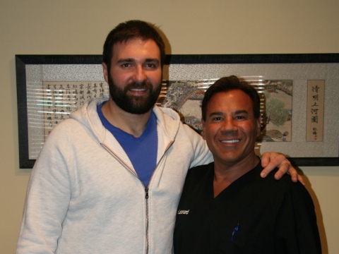 New England Defensive End Rob Ninkovich is the latest professional athlete to be treated by Dr. Robert Leonard of Leonard Hair Transplant Associates. (Photo: Business Wire)