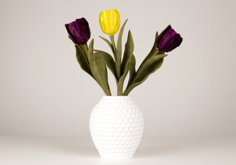 MakerBot launches an enhanced and updated version of its free iPad app, MakerBot(R) PrintShop(TM) version 1.0.5, which includes the new Vase Maker tool and is available today from the iTunes App Store. (Photo: Business Wire)