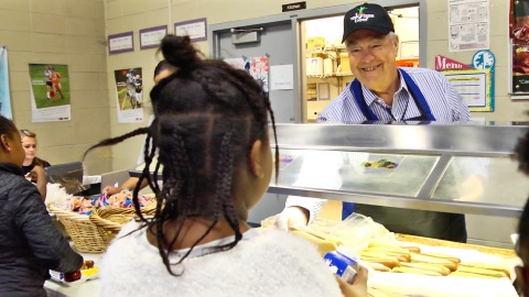 Bill Kurtis, founder Tallgrass Beef, serves lunches at Anne M. Jeans Elementary in Burr Ridge, Ill. (Photo: Business Wire)