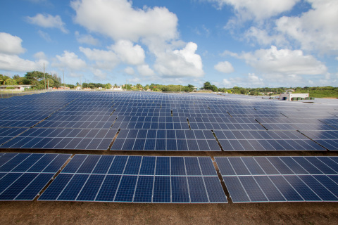 NRG Energy festeja la inauguración del desarrollo de energía solar Spanish Town Estate en las Islas Vírgenes de Estados Unidos