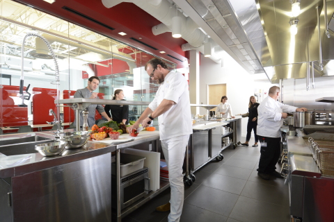 Chef Claes Petersson, vice president of product innovation at Sonic, getting to work in the new Culinary Innovation Center, based at the company's headquarters in Oklahoma City, Okla. (Photo: Business Wire)