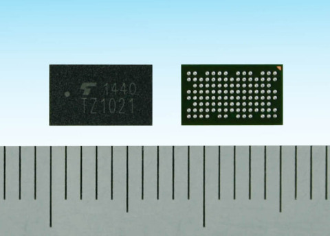 東芝：ウェアラブル端末向けアプリケーションプロセッサ「TZ1021MBG」（写真：ビジネスワイヤ）