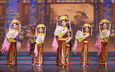 Shen Yun Performing Arts creates a new production every year with five separate casts that tour the world. Playing to packed houses in 2013 and 2014, Shen Yun returns to Las Vegas this March (Photo: Business Wire).