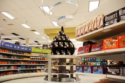 Bold feature displays, bright colors and conveniently organized sections invite shoppers into Hershey's Candy Experience at Winn-Dixie Baton Rouge. (Photo: Business Wire)