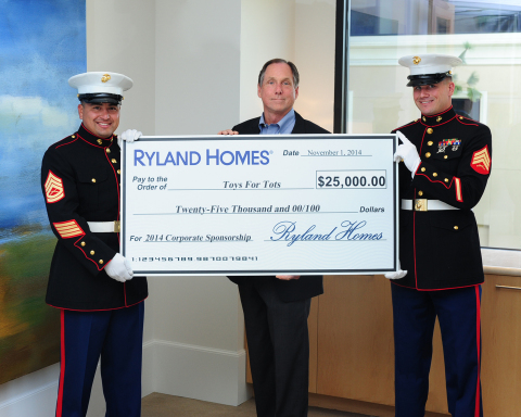 Larry Nicholson, President and Chief Executive Officer of The Ryland Group, Inc., presented a check to Sergeant Adam Tidwell, Gunnery Sergeant Michael Gonzales and the Marine Toys for Tots Foundation. (Photo: Business Wire)