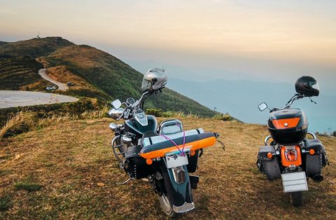 What distances do Europe's motorcyclists cover on their bikes? Delticom's Two-wheel-team from MotorradreifenDirekt.de wanted to find out the answer to this and more with the "Biker Summer 2014" campaign. (Photo: Business Wire)
