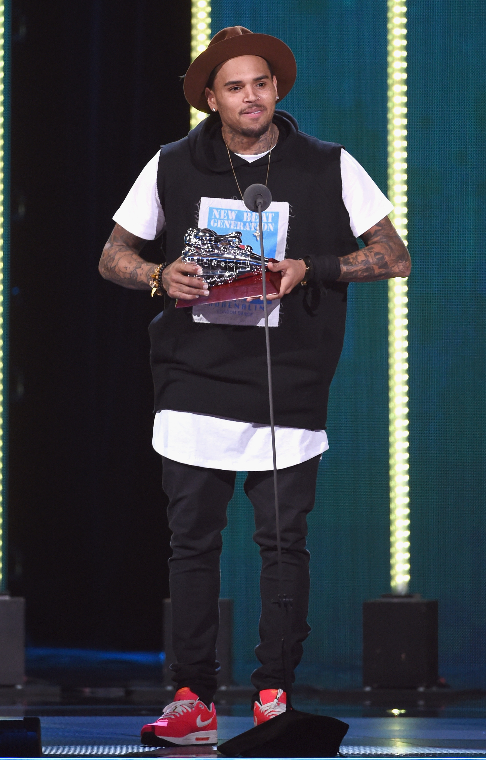 Chris Brown Pharrell Williams And Beyonce Win Big At Soul Train Awards 2014 Business Wire