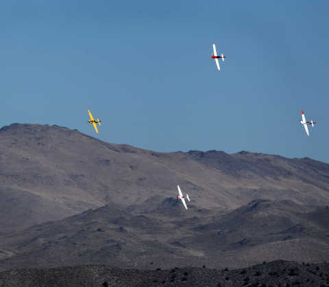 Multiple airplanes race directly against each other in Air Race 1 (Photo Jane Jarvis)