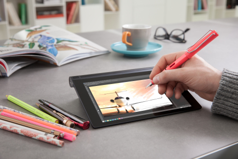 Une YOGA Tablet 2 munie de la technologie AnyPen (photo : Business Wire)