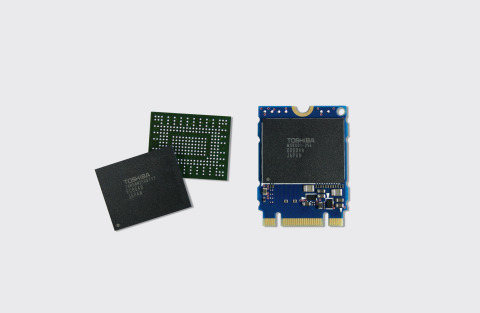 東芝：世界初、PCI Express Single Package SSD （写真：ビジネスワイヤ）