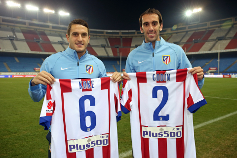 Atletico Madrid players, Koke and Diego Godin, display the new club shirt with the Plus500 logo. (Photo: Business Wire)