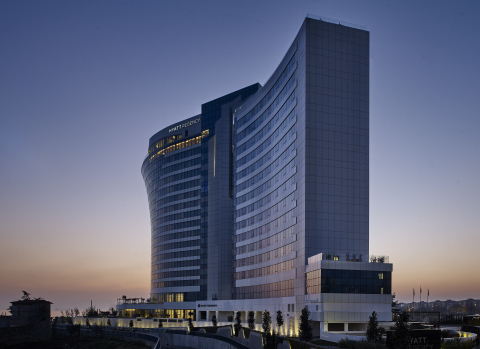 Hyatt Regency Istanbul Atakoy's design reflects the natural flow of the water outside and inside the building to offer a renergizing experience for all guests. (Photo: Business Wire)