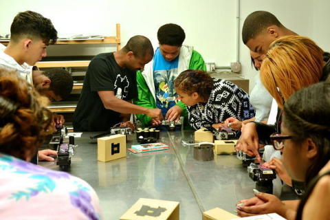 Students learning interactively via the National Education Photography Curriculum (Photo: Business Wire)
