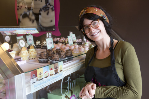 Gigi Butler, founder of America's largest cupcake franchise Gigi's Cupcakes, to be featured on the hit CBS series "Undercover Boss," Friday, Feb. 13. (Photo: Business Wire)