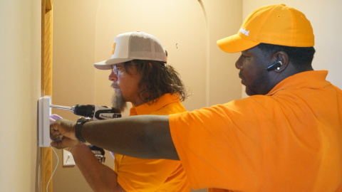 Undercover CEO Todd Pedersen installs a Vivint smart home system with a field service professional (Photo: Courtesy of CBS)